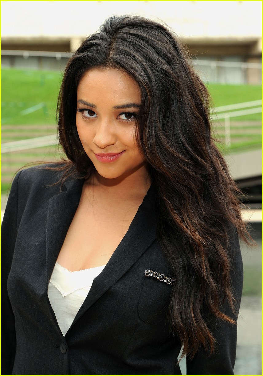 Shay Mitchell Loves 'Irish Spring's Scent