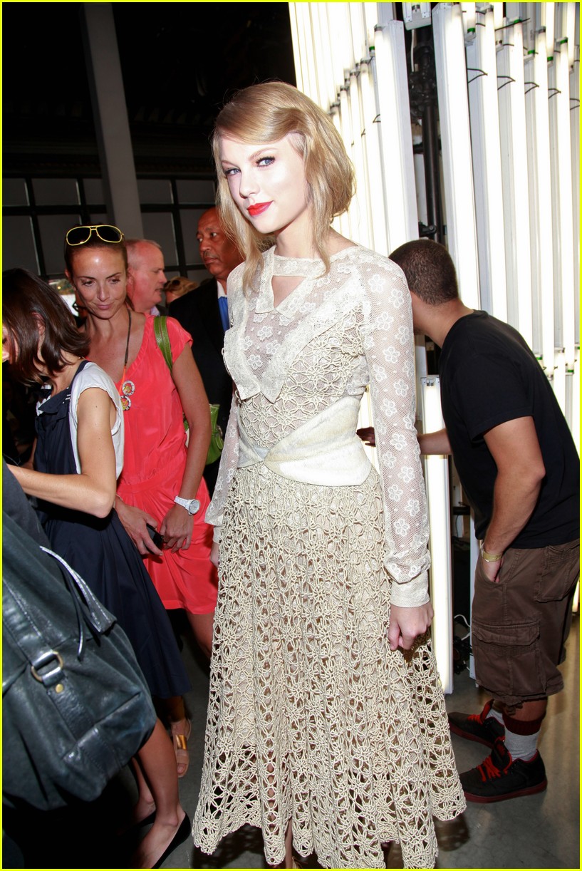 Taylor Swift Laces Up for Rodarte
