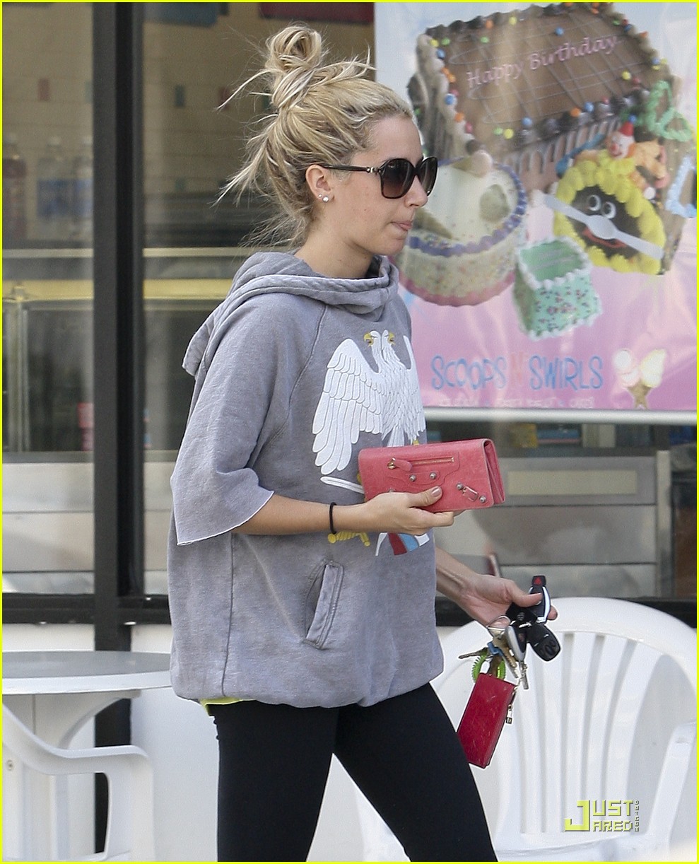 Ashley Tisdale: Chanel Shopper
