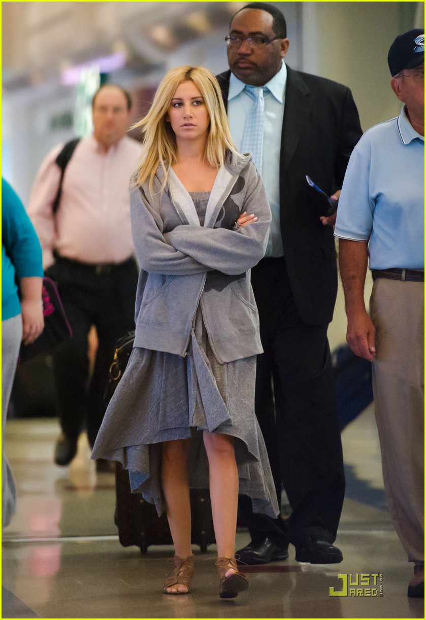 Ashley Tisdale: Off To Miami!