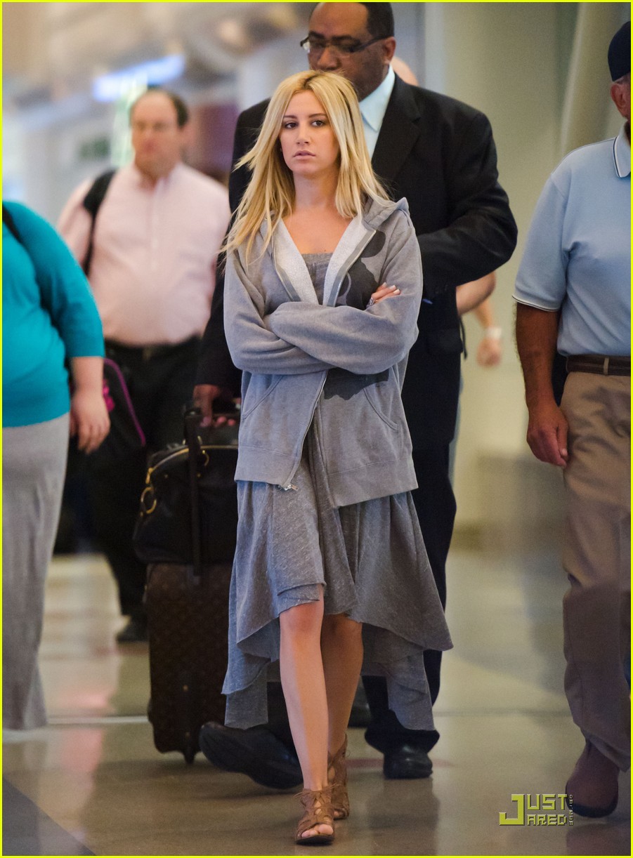 Ashley Tisdale: Off To Miami!
