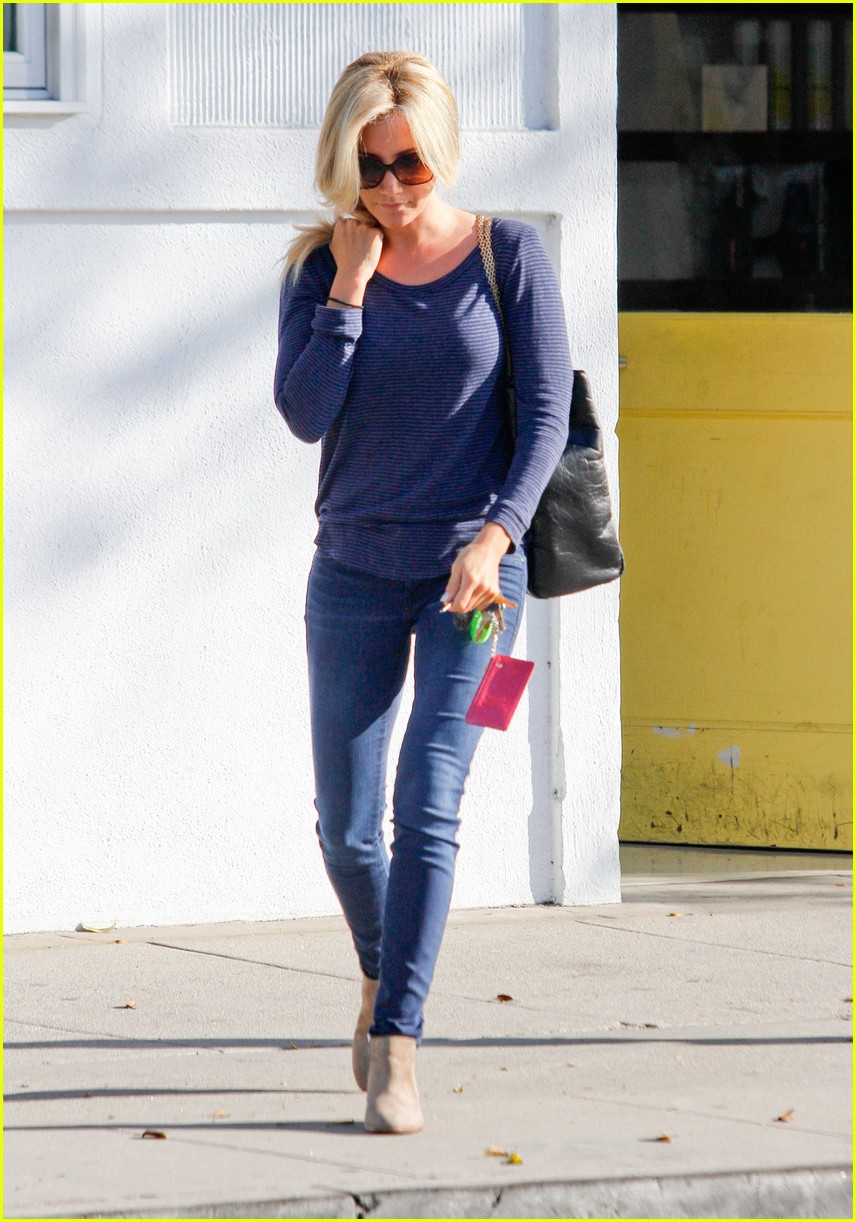 Ashley Tisdale: 'I Learn From Vanessa'