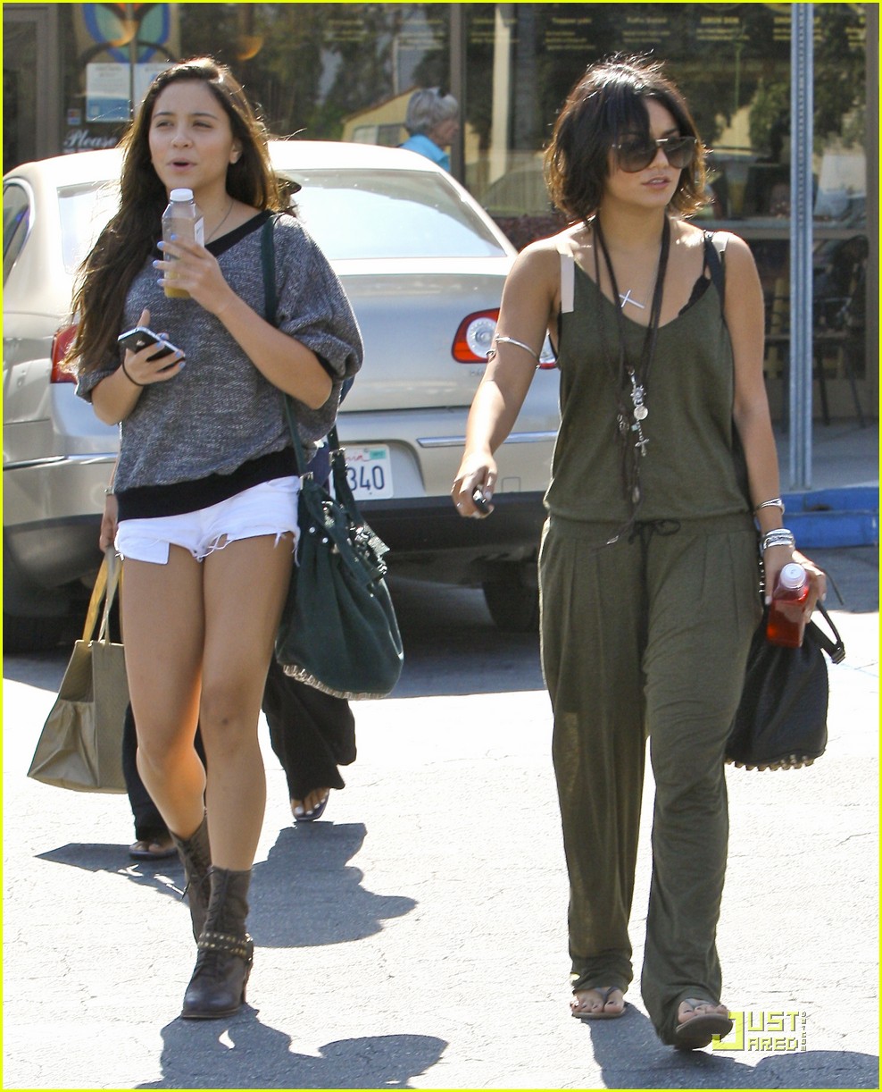 Vanessa Hudgens: Nail Salon Sweetie