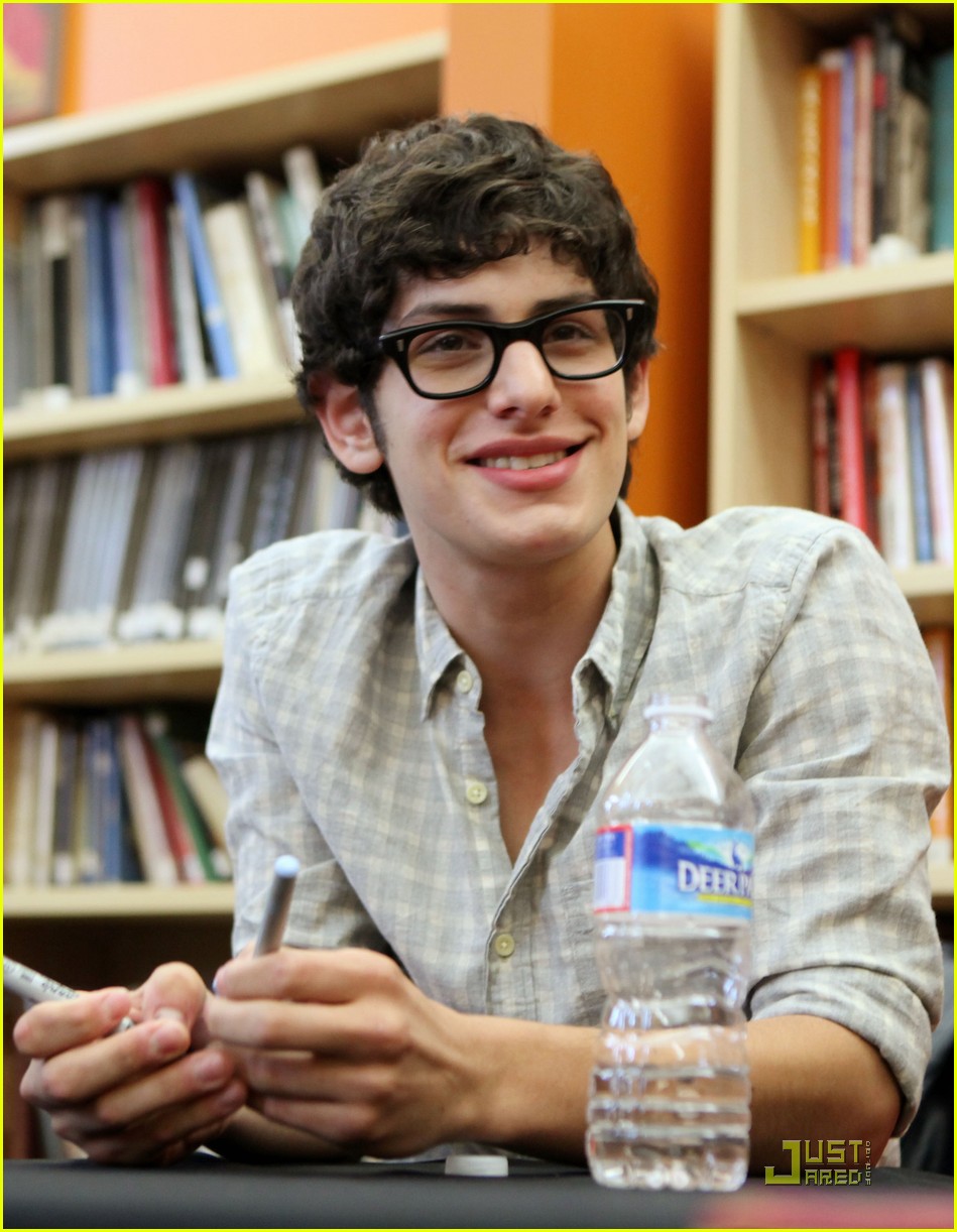 Victorious Cast: Signing in Washington, D.C.!