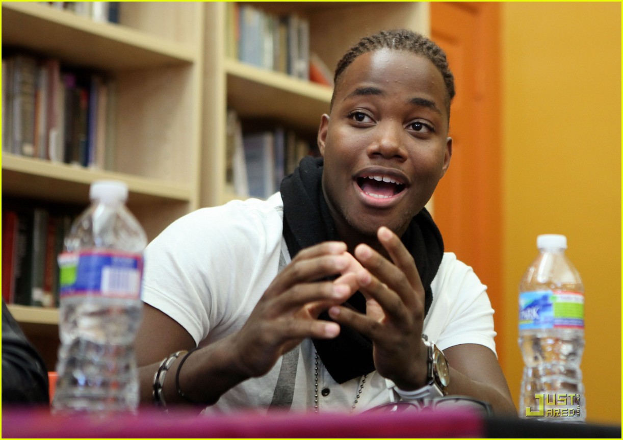 Victorious Cast: Signing in Washington, D.C.!