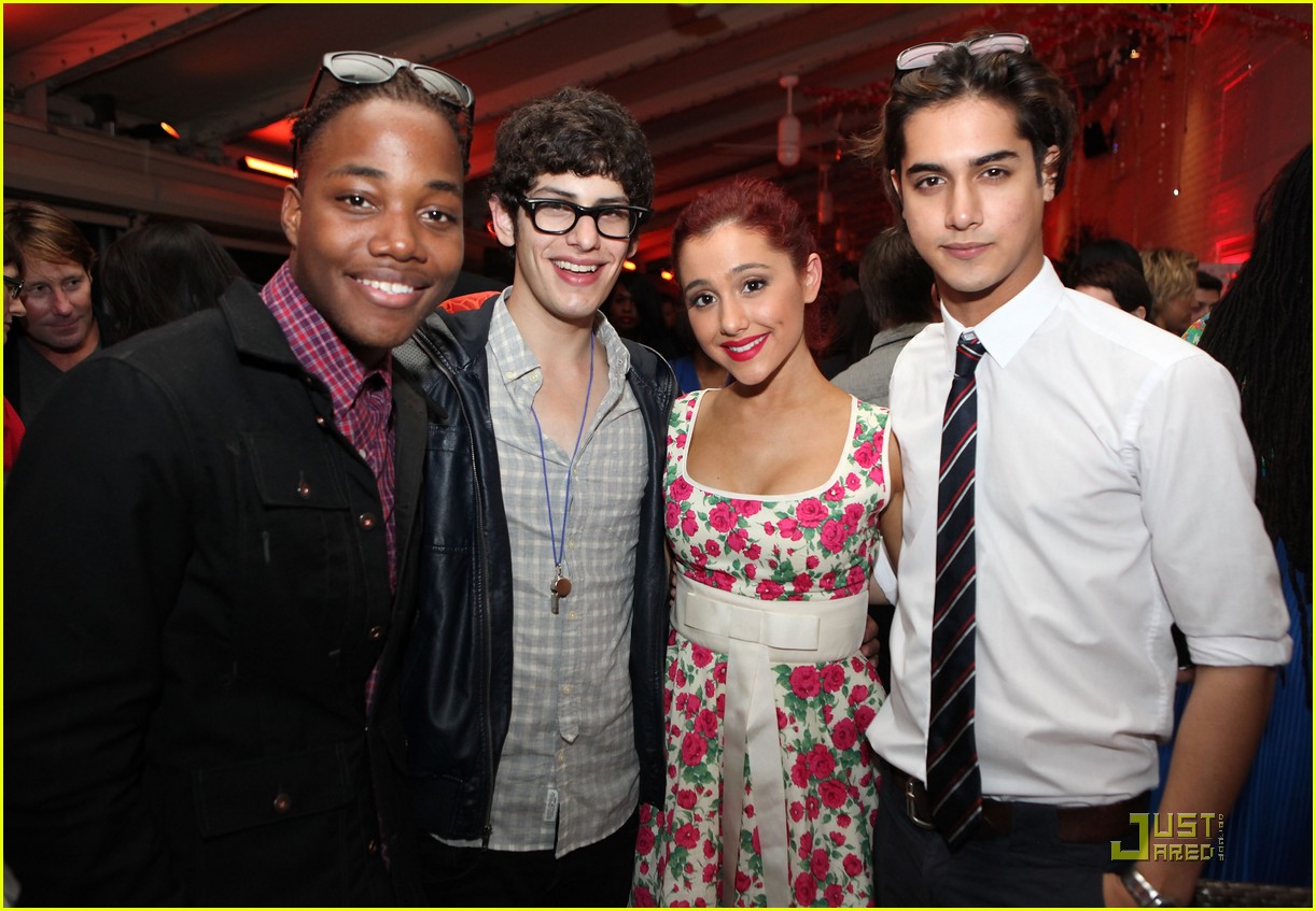 Victoria Justice & Ariana Grande: Worldwide Day of Play Gala!