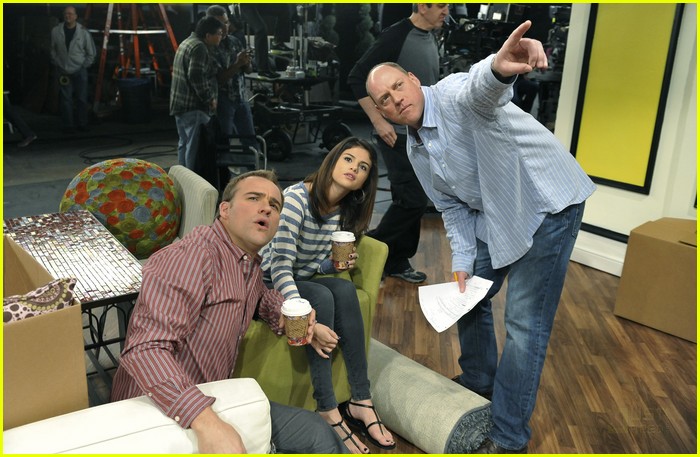 Selena Gomez & Jennifer Stone: Alex & Harper Move Out!