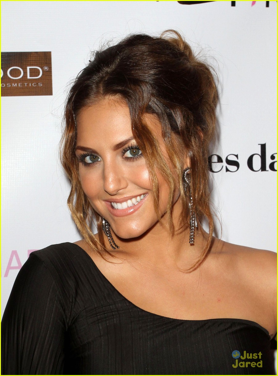 Aimee Teegarden & Cassie Scerbo: iGo Pink Pair