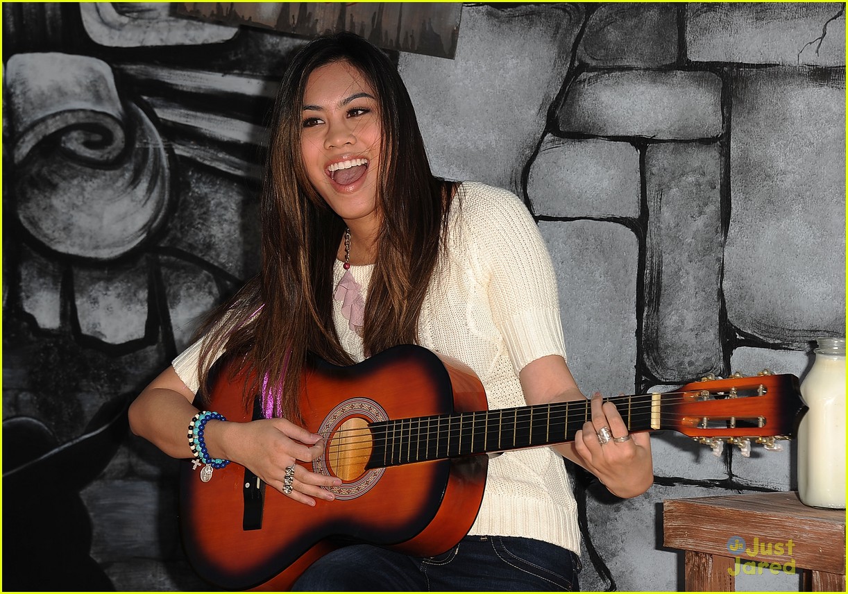 Ashley Argota: Puss & Boots Premiere!