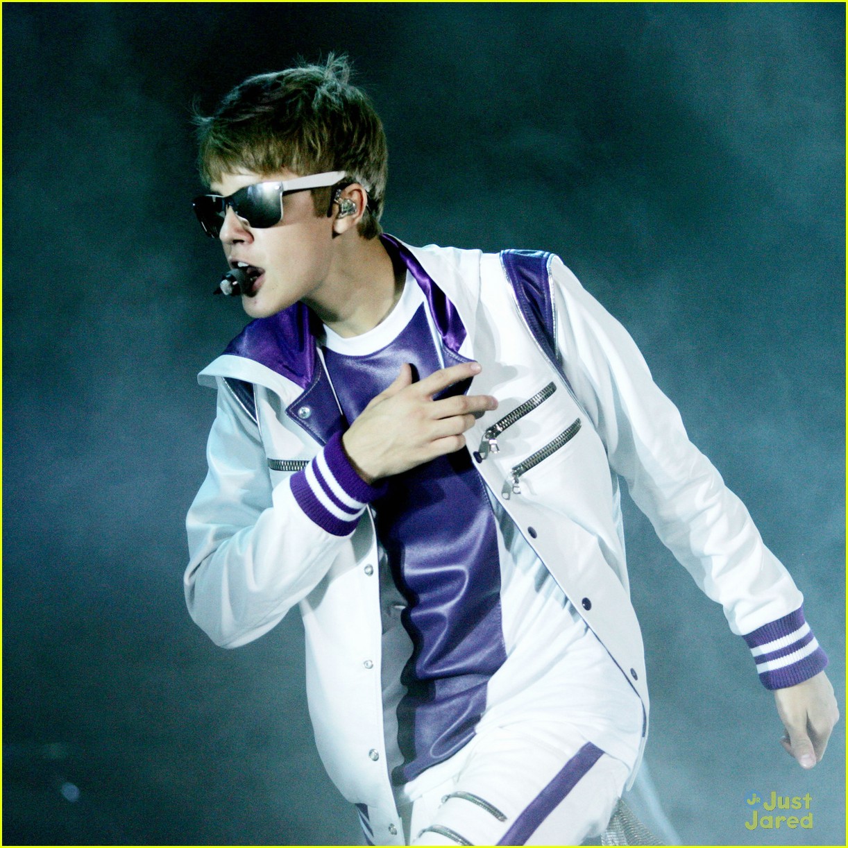 Justin Bieber: The Making of 'Mistletoe'!