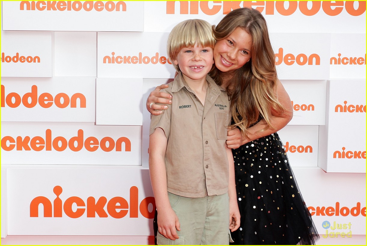 Bindi Irwin & Tiffany Epsensen: Aussie KCAs 2011!