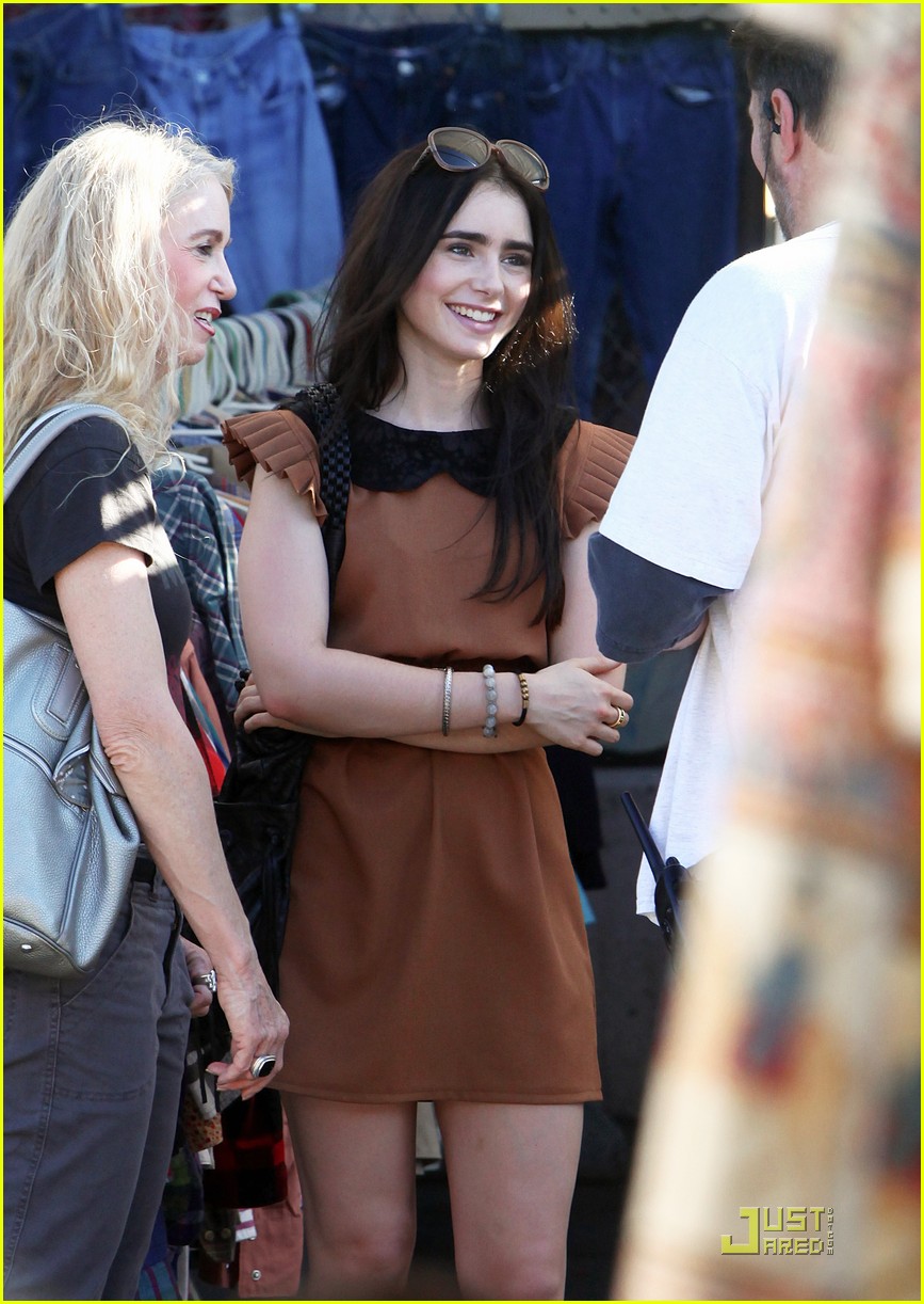 Lily Collins: Sunday Shopping With Mom!