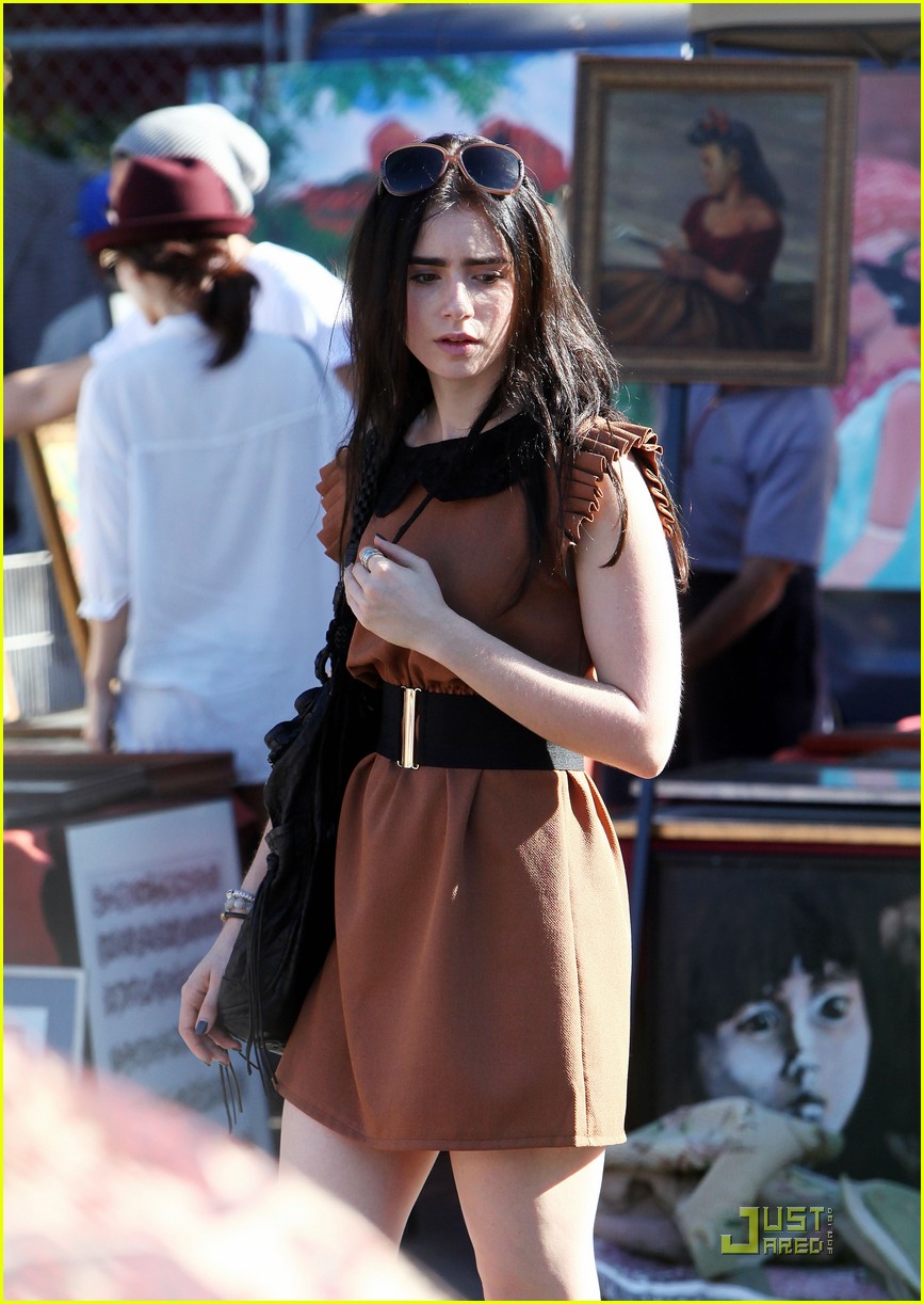 Lily Collins: Sunday Shopping With Mom!