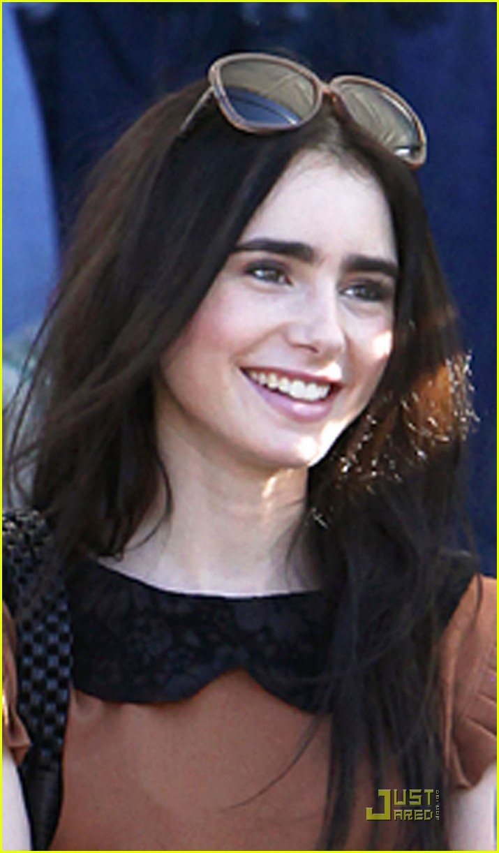 Lily Collins: Sunday Shopping With Mom!