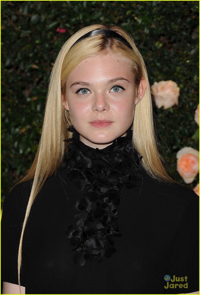 Elle Fanning: Barbie Calendar Collector!