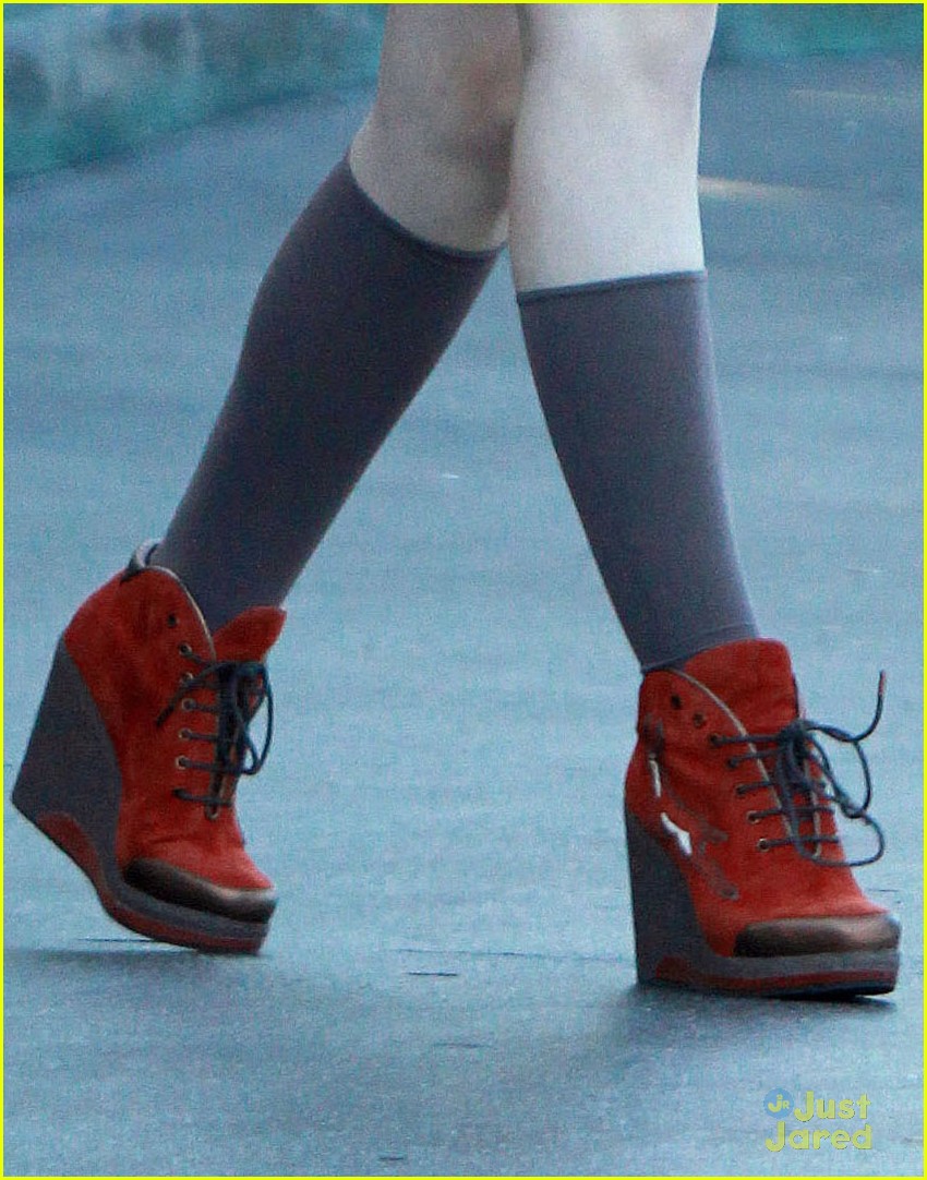Elle Fanning: Jamba Juice Gal