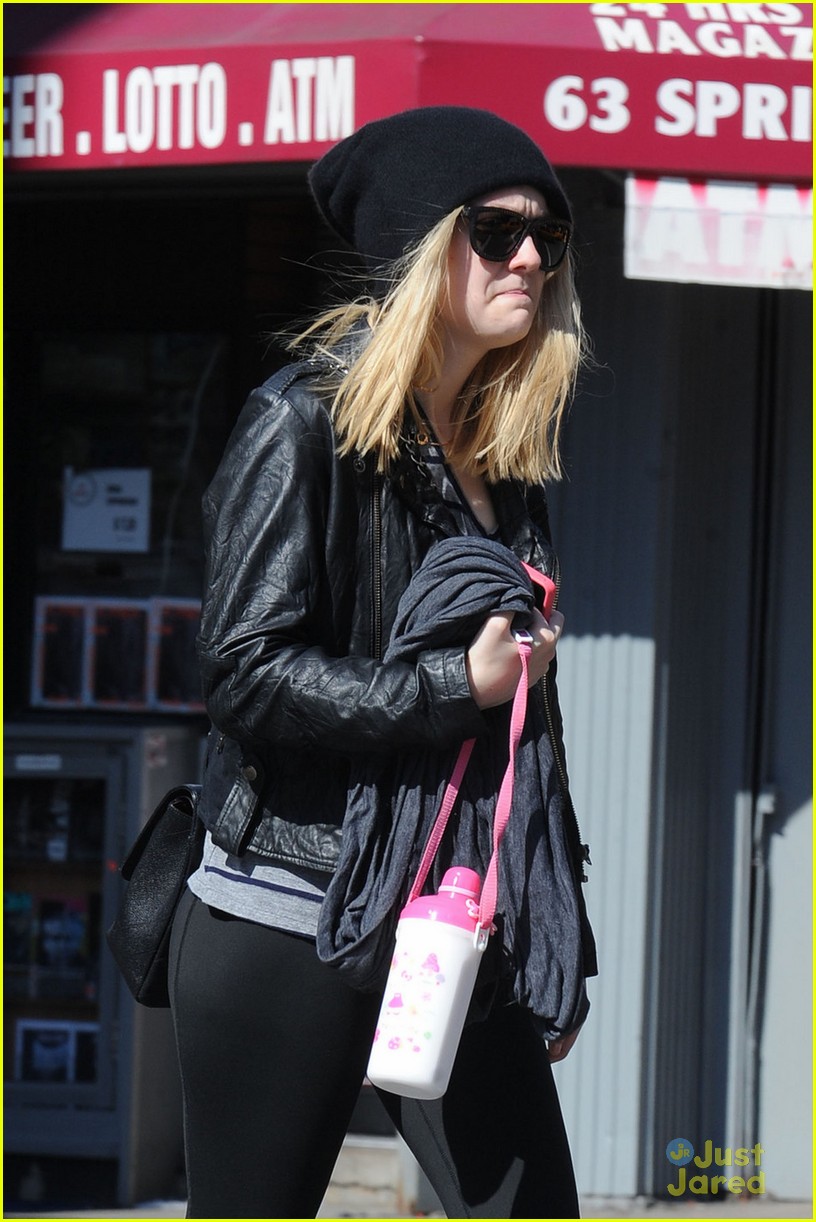Dakota Fanning: Sun Squints