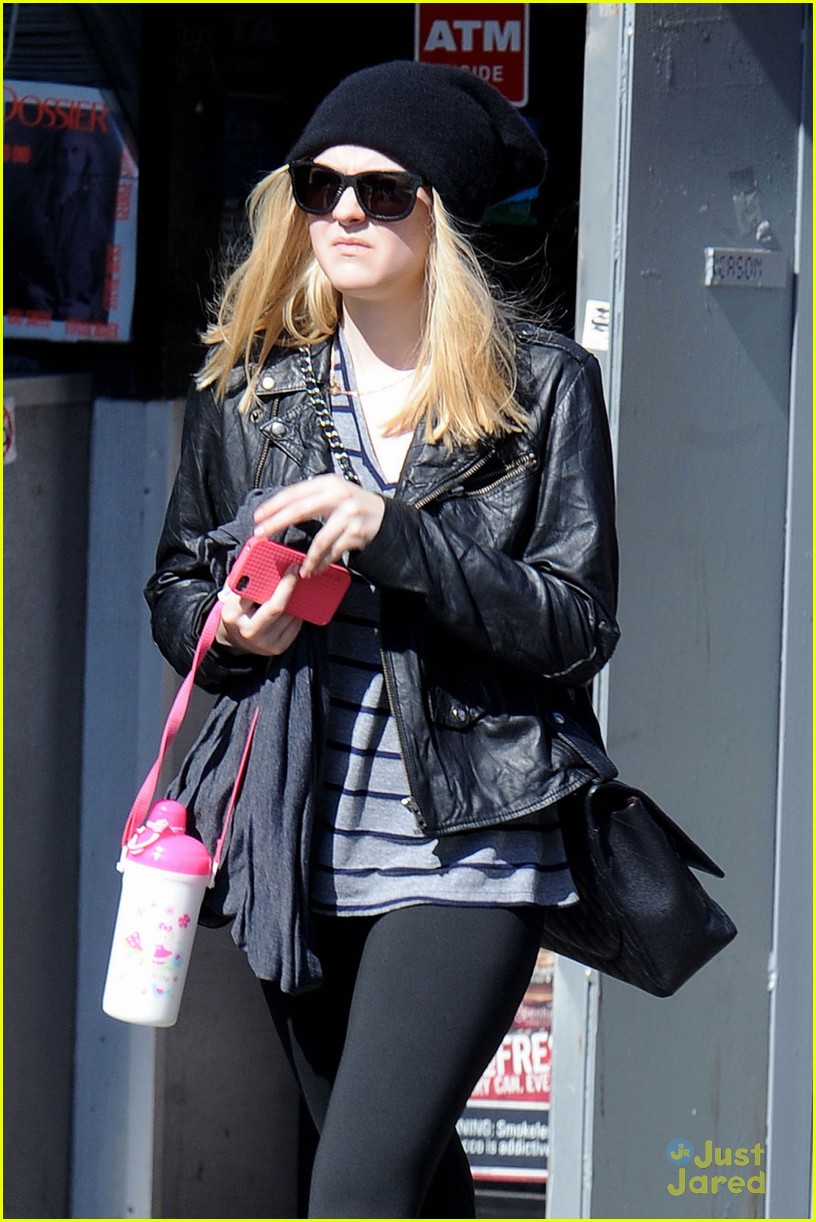 Dakota Fanning: Sun Squints