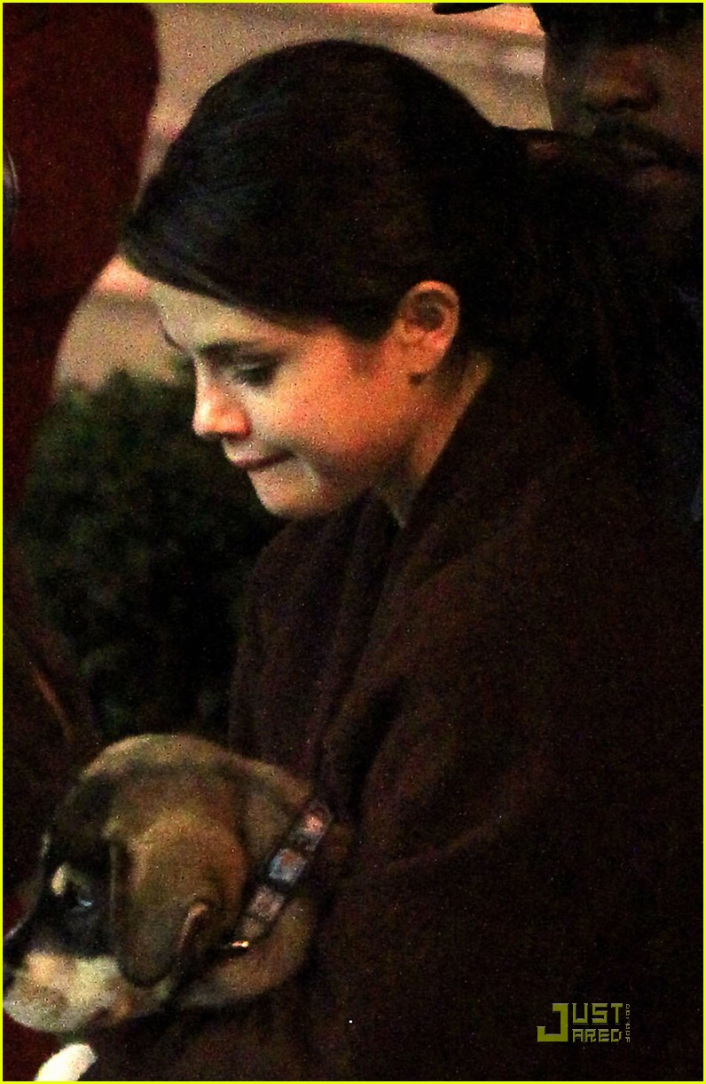 Selena Gomez: Toting Baylor In Toronto