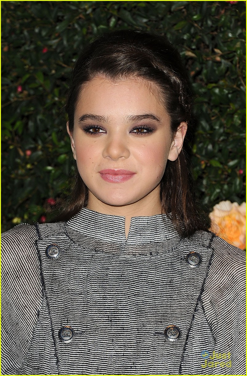 Hailee Steinfeld: A New Romeo & Juliet Flick?