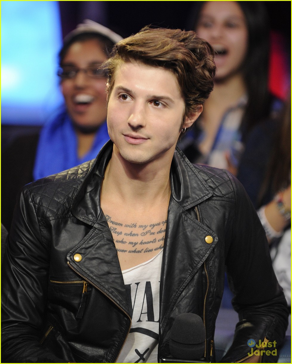 It's New Music Live with Hot Chelle Rae!