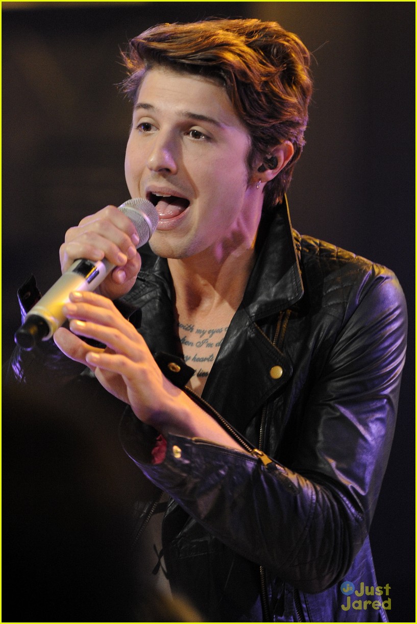 It's New Music Live with Hot Chelle Rae!
