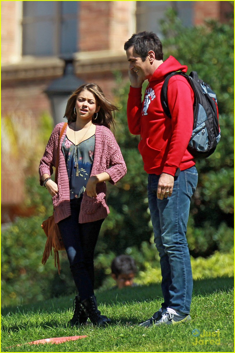 Sarah Hyland: College Campus Cutie