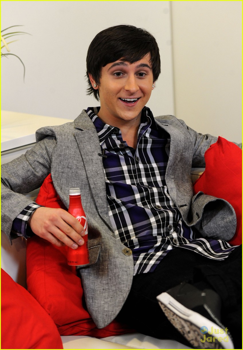 Sarah Hyland & Mitchel Musso: AMA Nominees Conference!