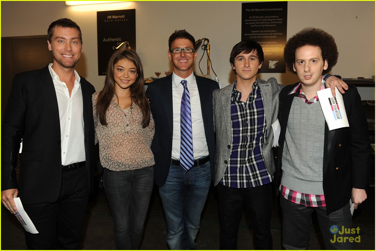 Sarah Hyland & Mitchel Musso: AMA Nominees Conference!