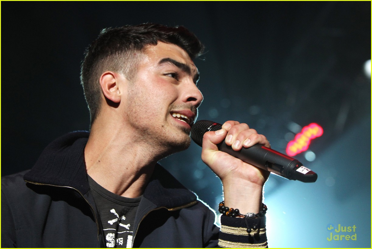 Joe Jonas: BBC Teen Awards 2011!