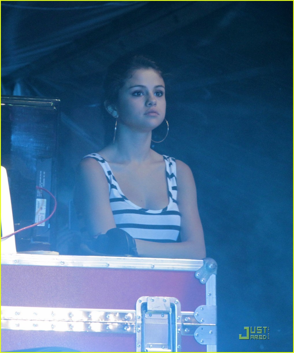 Justin Bieber & Selena Gomez: Dinner Date in Rio!