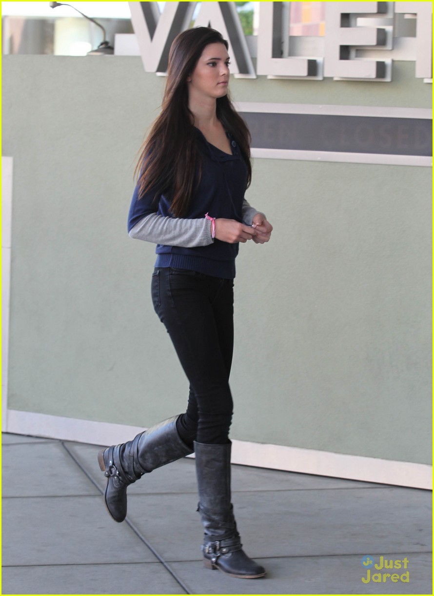 Kendall Jenner: Children's Hospital Visit!