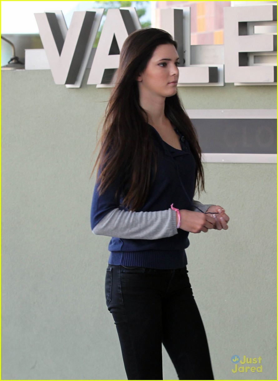 Kendall Jenner: Children's Hospital Visit!
