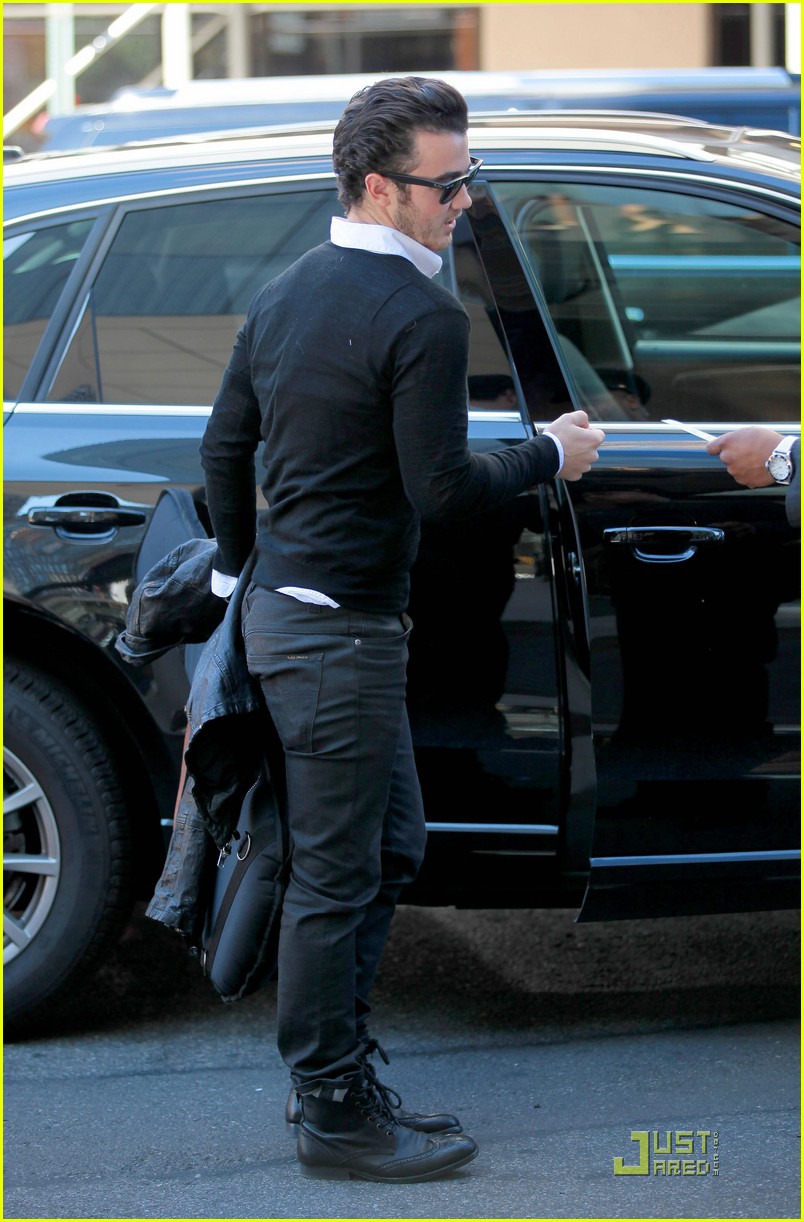 Kevin & Danielle Jonas Make It In Manhattan