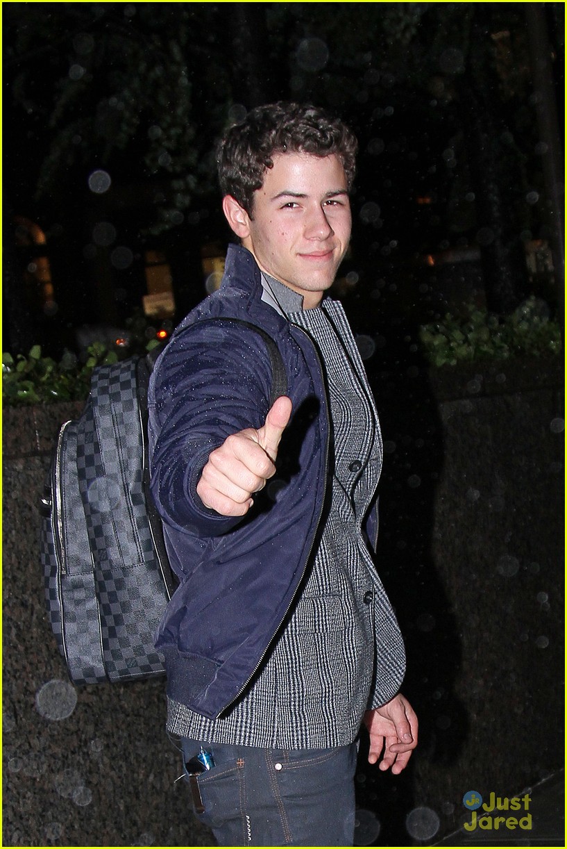 Kevin & Nick Jonas: Thumbs Up!