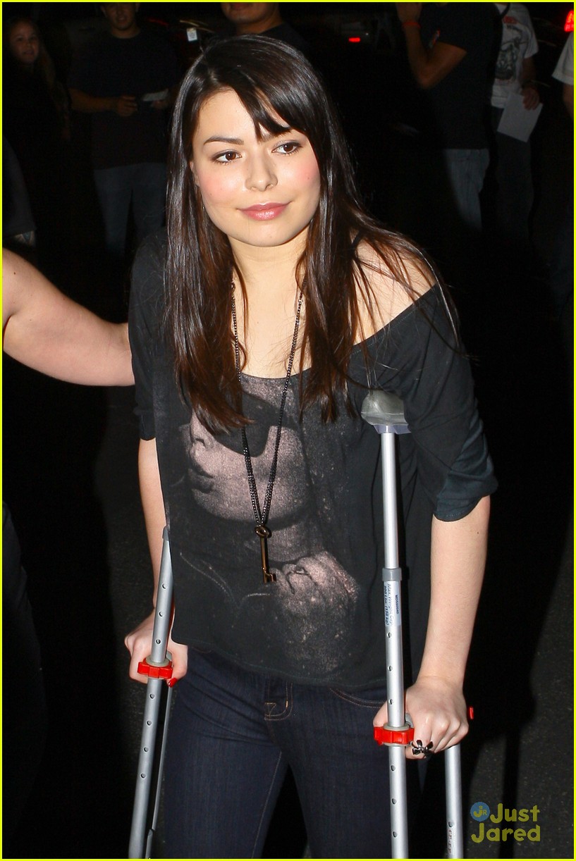 Miranda Cosgrove: Foo Fighters Concert Goer