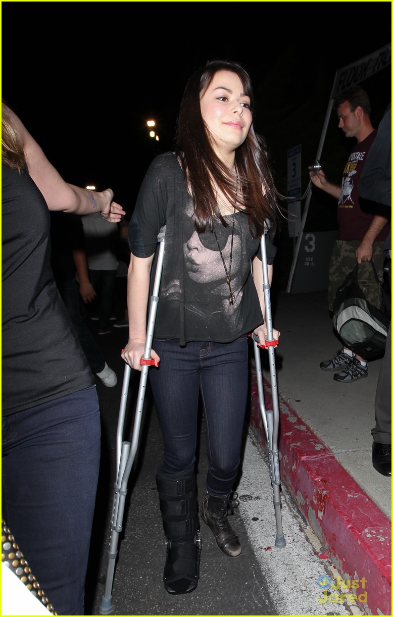 Miranda Cosgrove: Foo Fighters Concert Goer