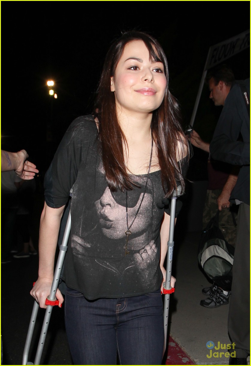 Miranda Cosgrove: Foo Fighters Concert Goer