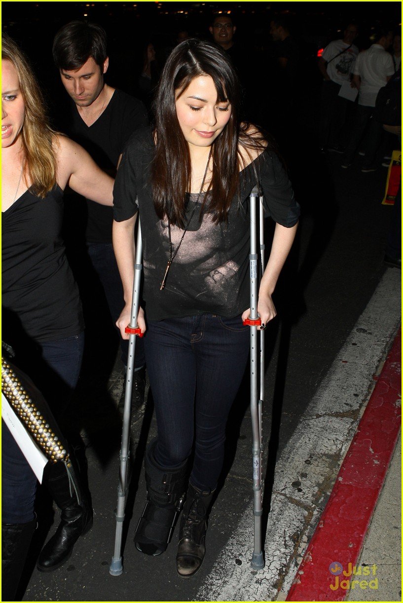 Miranda Cosgrove: Foo Fighters Concert Goer