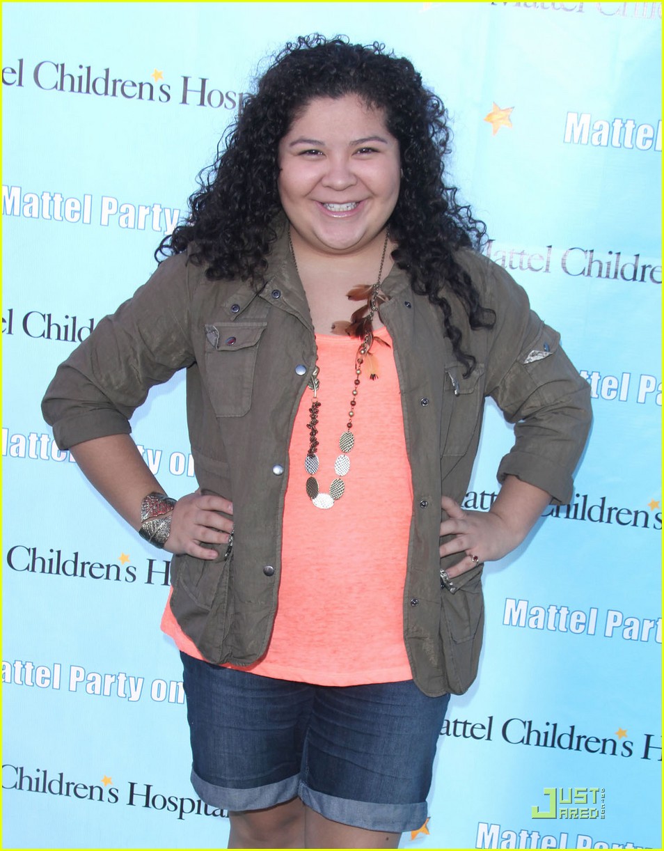 Raini Rodriguez & Laura Marano Party on the Pier Pair