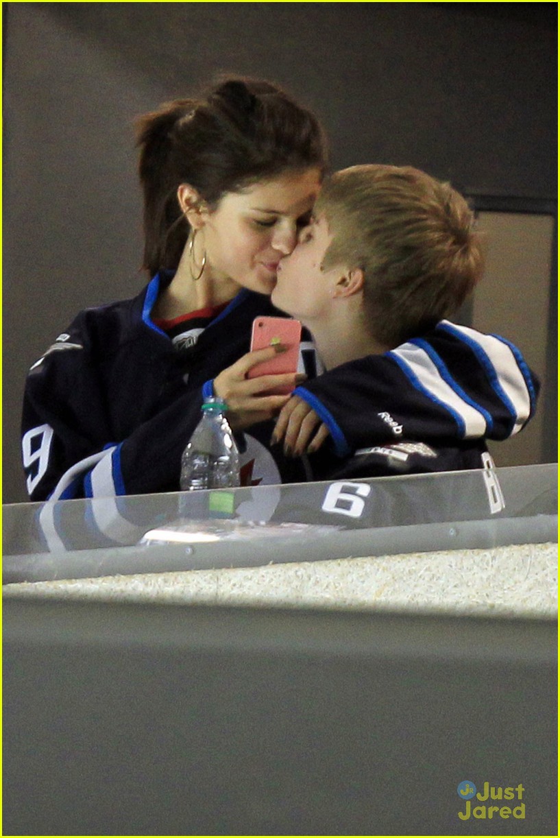 Selena Gomez & Justin Bieber: Hockey Honeys