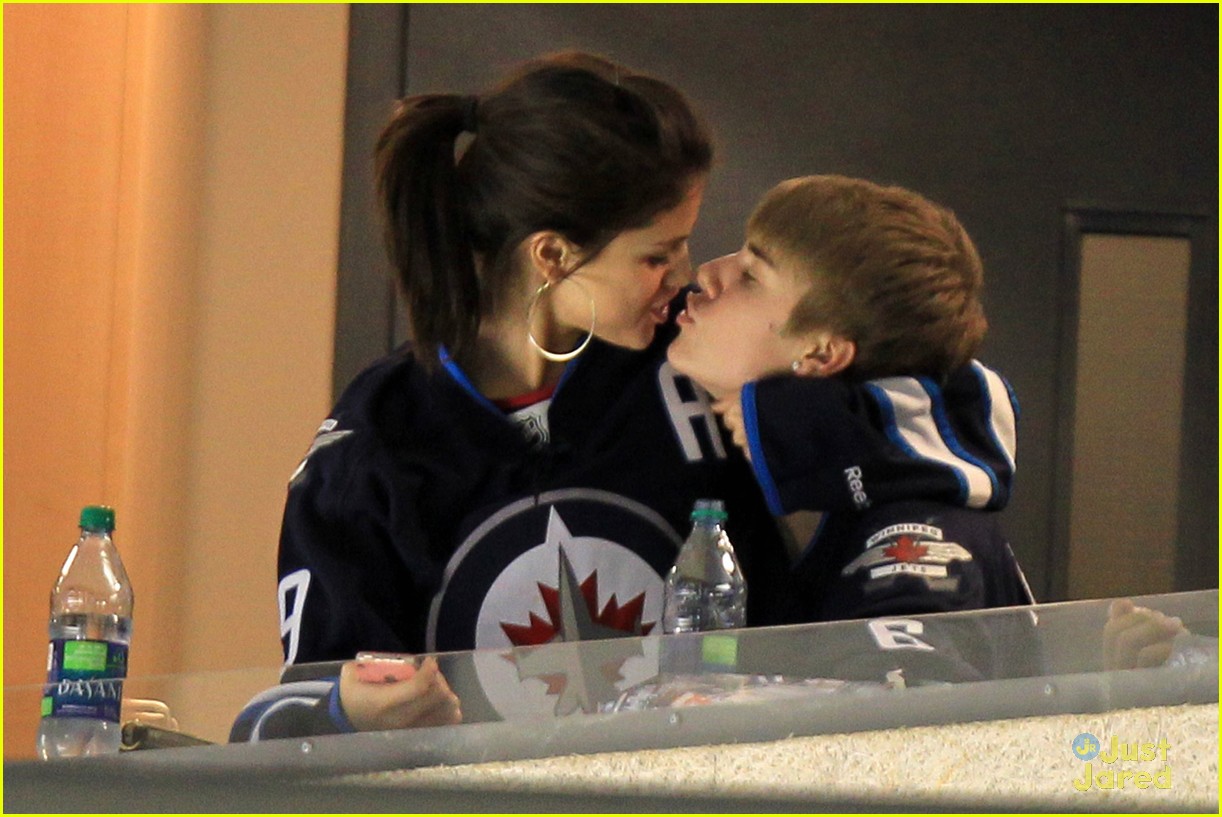 Selena Gomez & Justin Bieber: Hockey Honeys