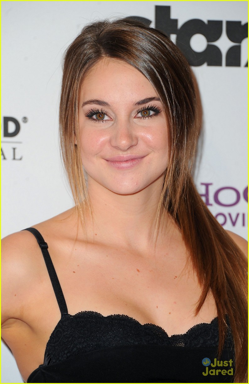 Shailene Woodley Wins Hollywood Spotlight Award!