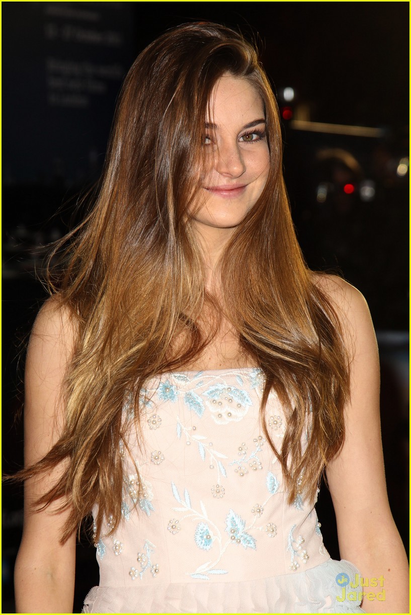 Shailene Woodley: Dior Darling at 'Descendents' Premiere