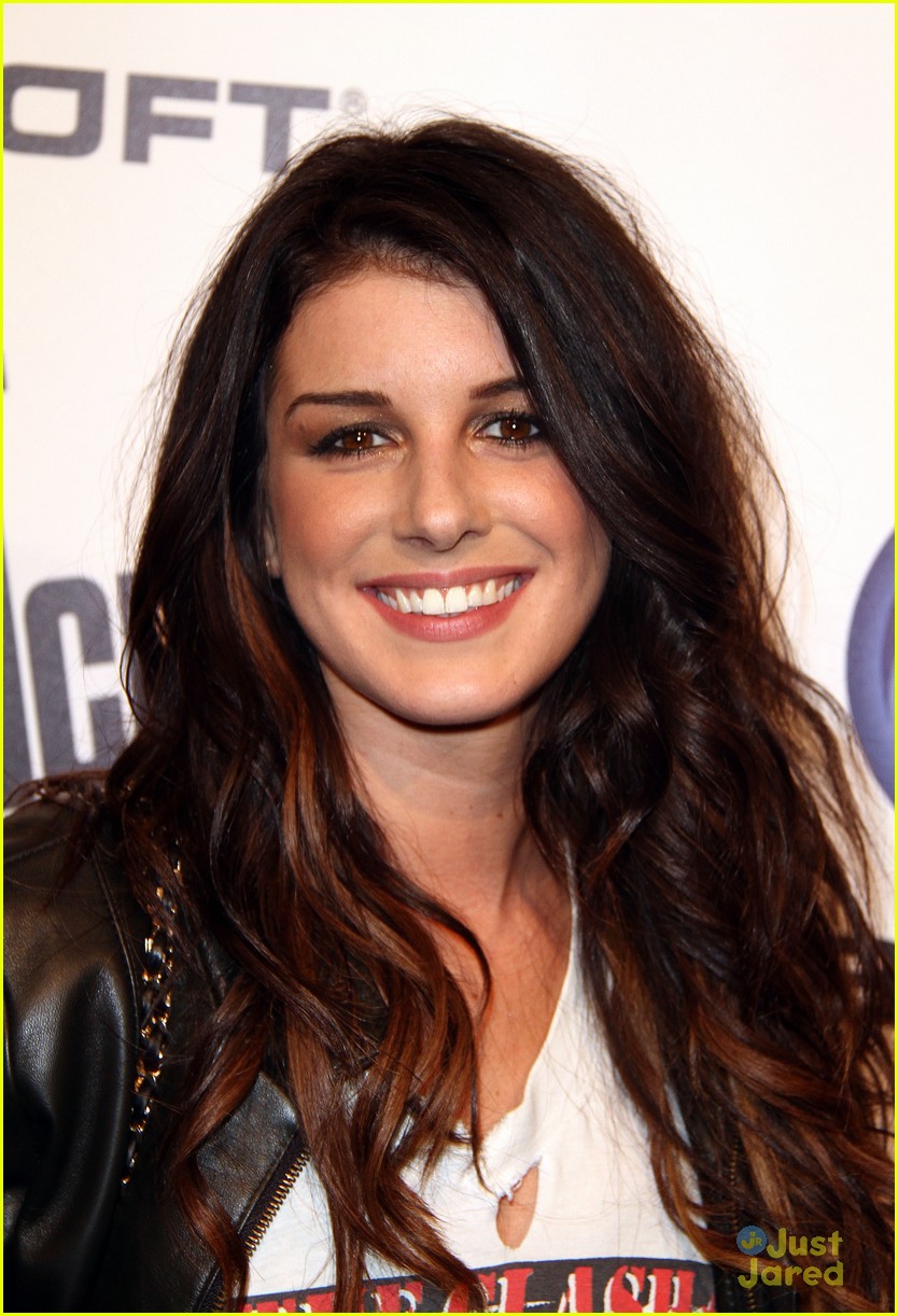 Shenae Grimes: Just Dance!