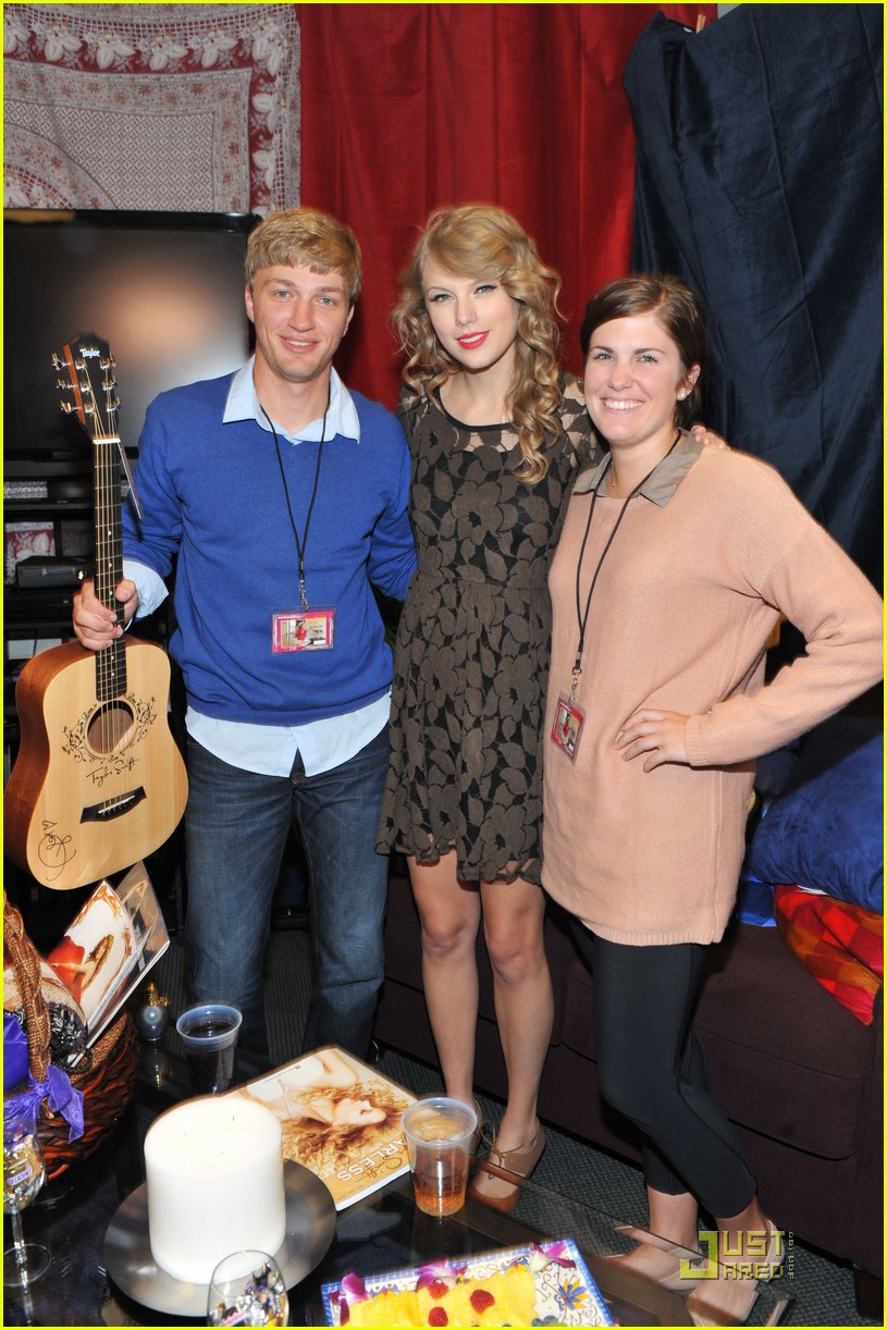 Taylor Swift Honors HALO Awards' Teen Heroes
