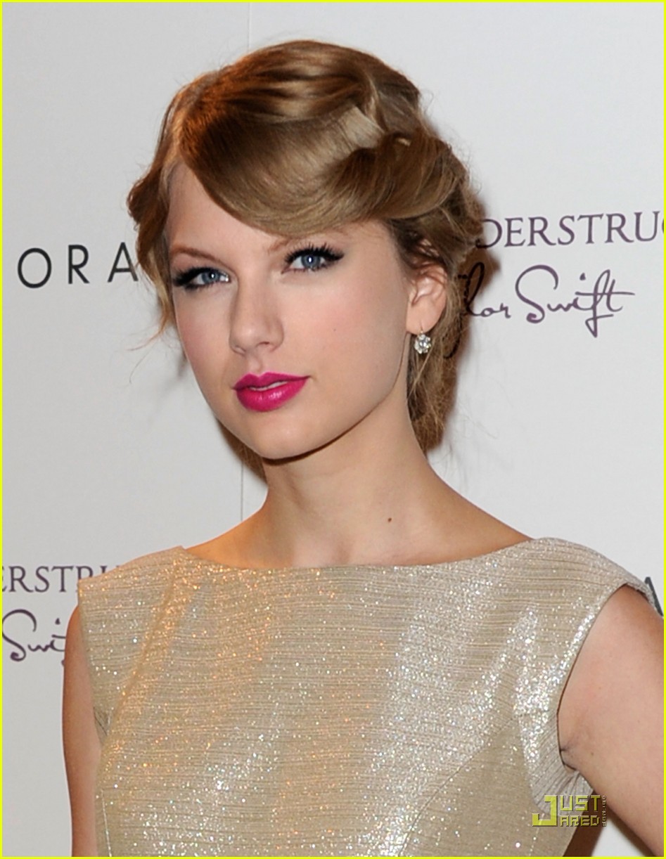 Taylor Swift Gets 'Wonderstruck' at the Americana