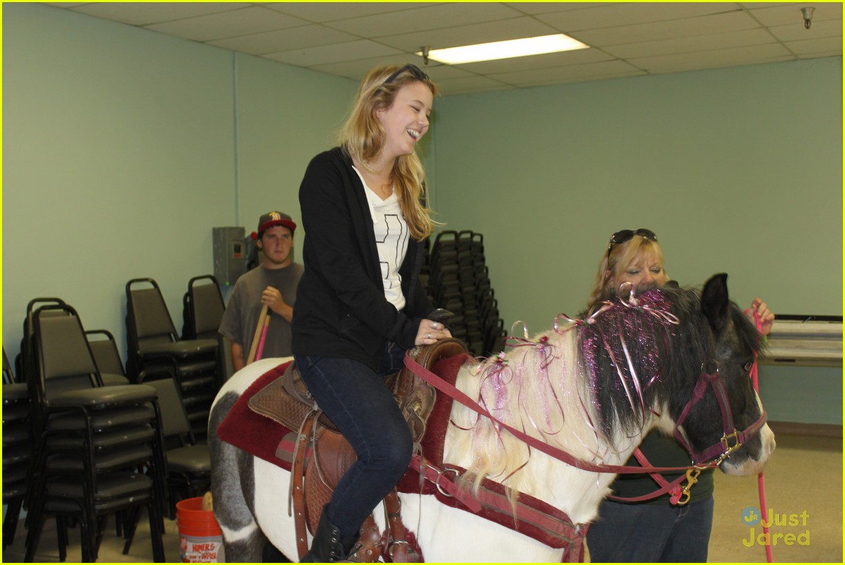 Taylor Spreitler's Birthday Pony Ride -- JJJ Exclusive!