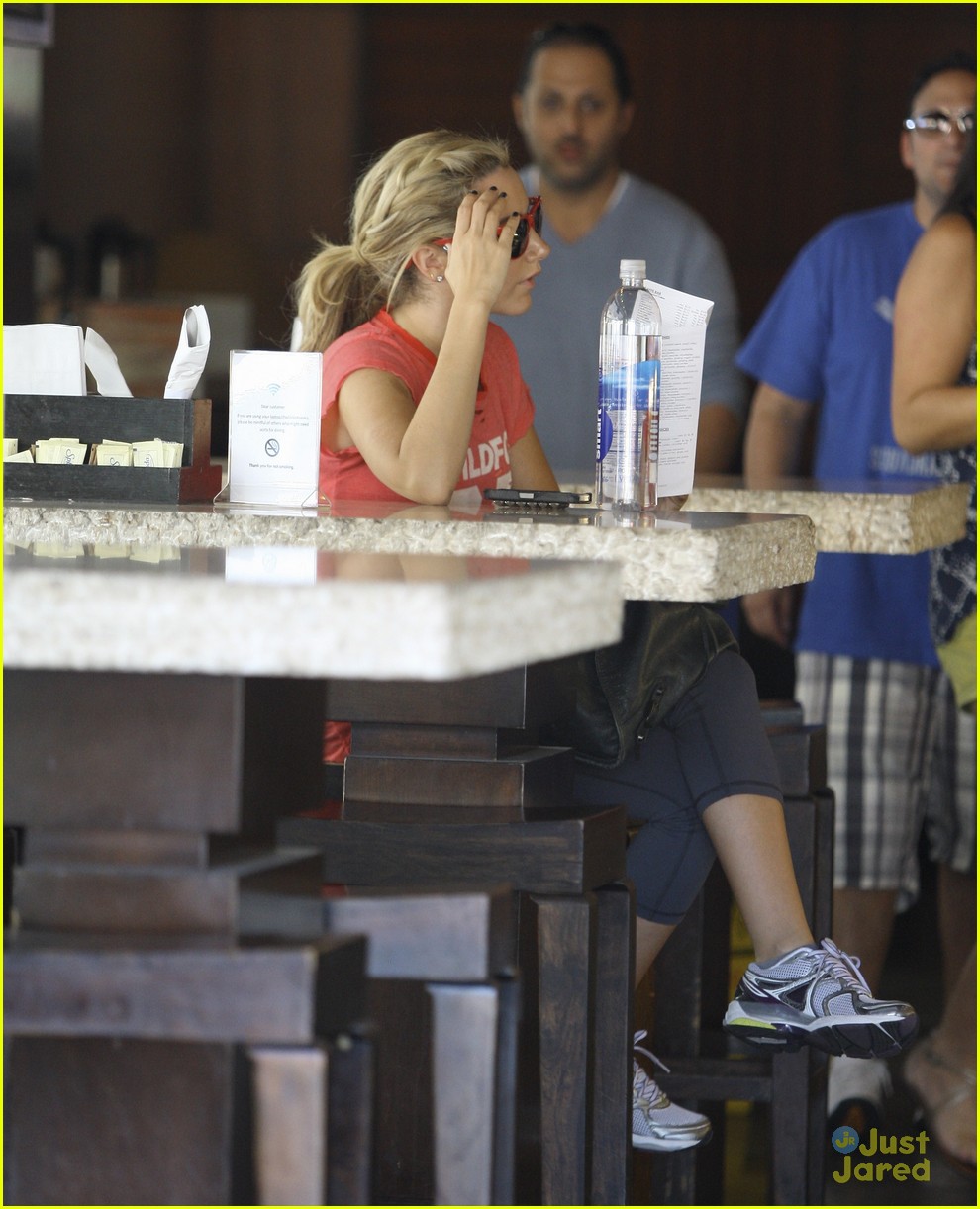 Ashley Tisdale: Alice + Olivia Shopper