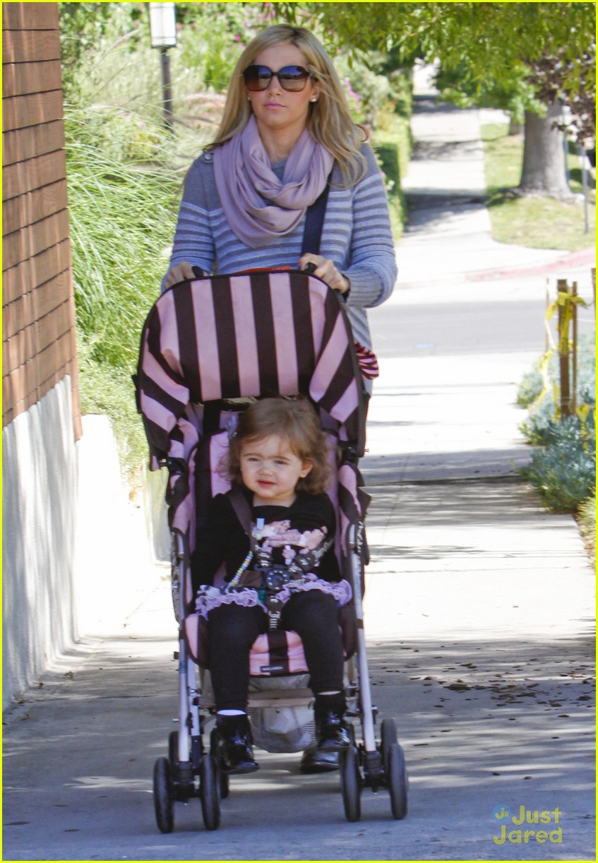Ashley Tisdale: Girl's Lunch with Mikayla!